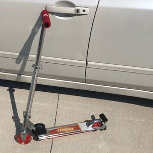 Razor Kids Scooter Ultra - Red and Silver with light up wheels